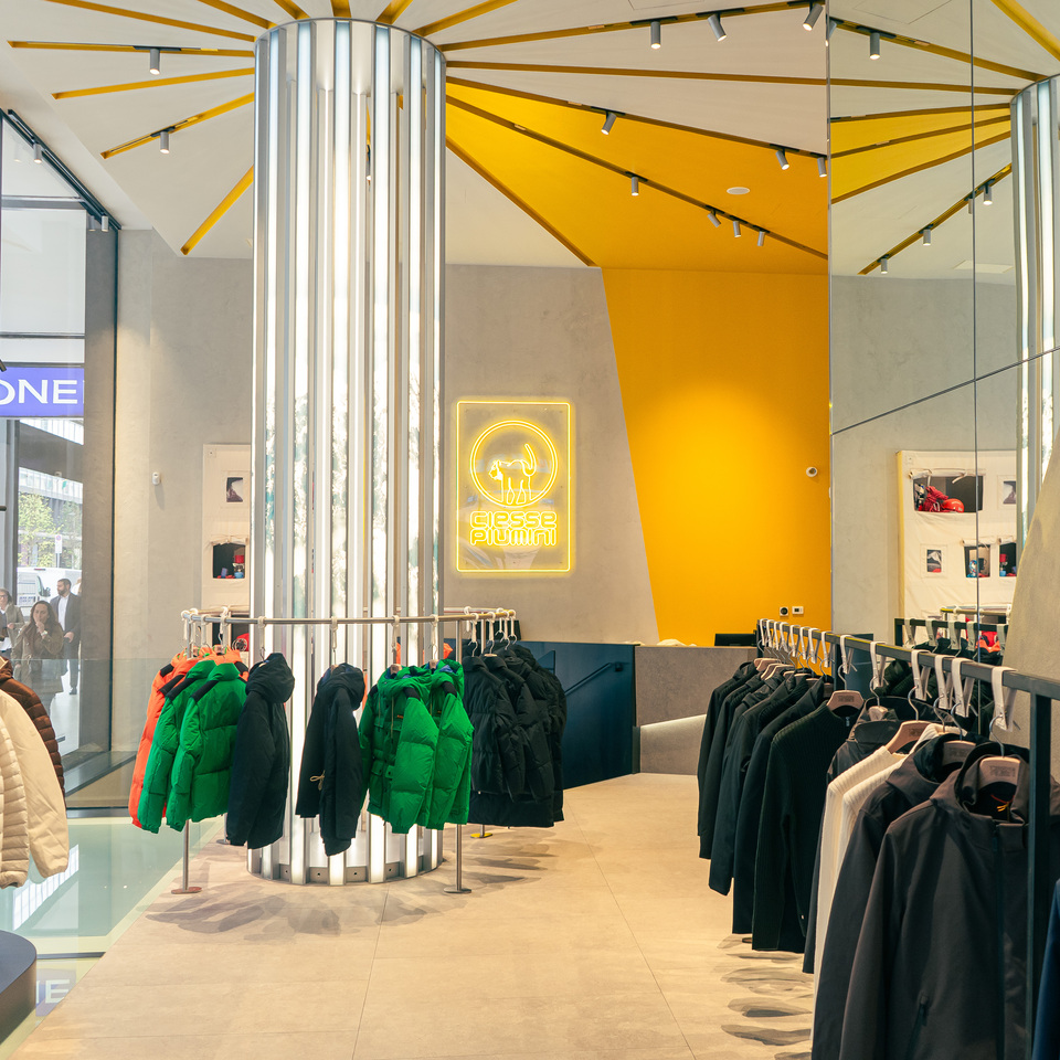 Image of the interior of the shop illuminated by Turn Around + Vector.