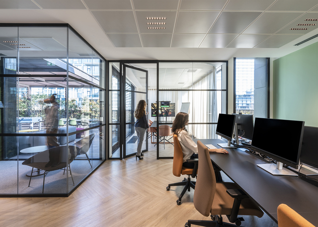 Image of A.39 Refractive Square/Rectangular illuminating an office room.