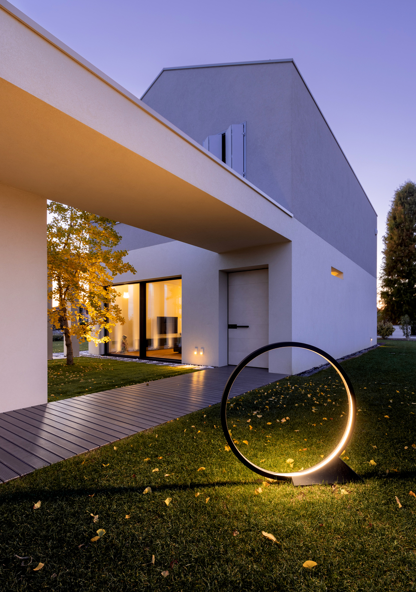 Image of the illuminated garden with ‘O’ floor.