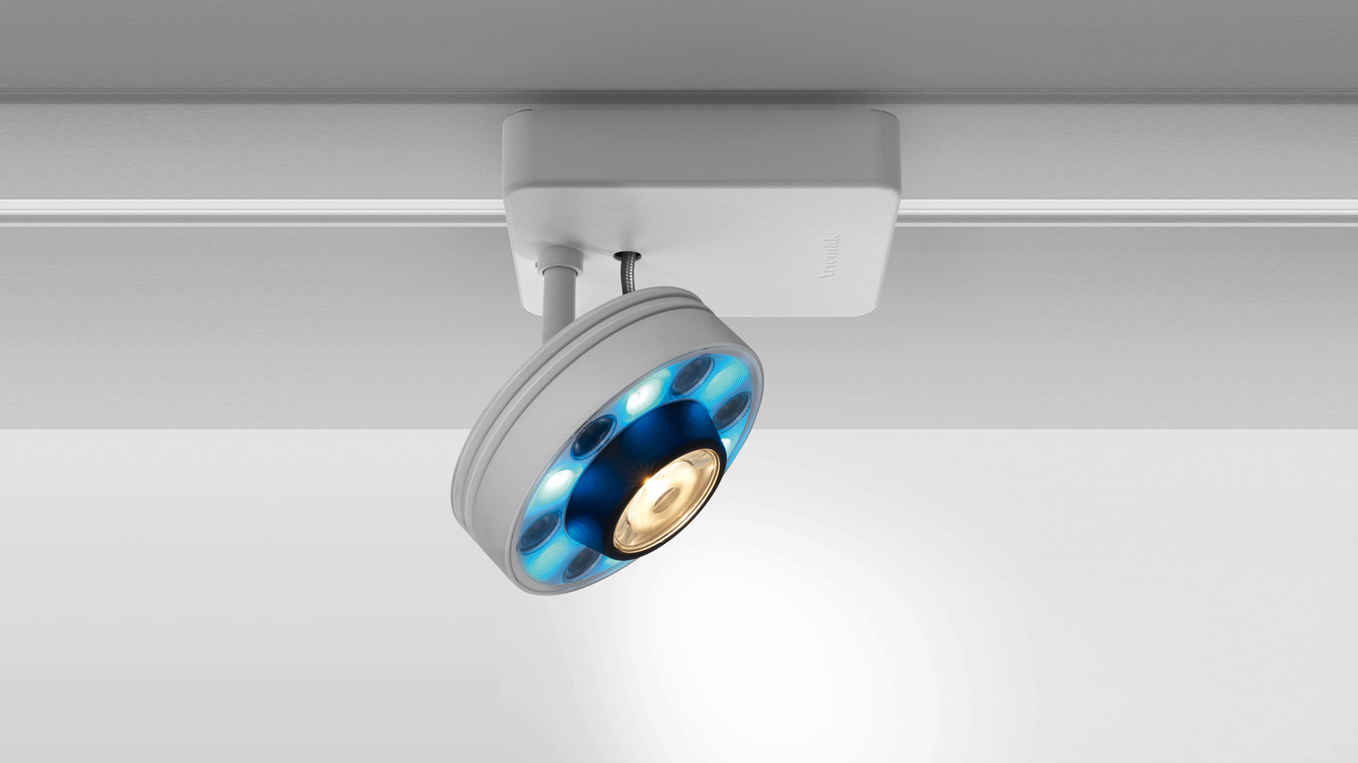 Spot lots. Трековый светильник РГБ. Светильник Artemide hoy recessed White ps1037414-93422. Artemide RGB. Трековый светильник RGB.